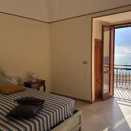 Antica Vista Mare بيت للعطل غالّيبولي